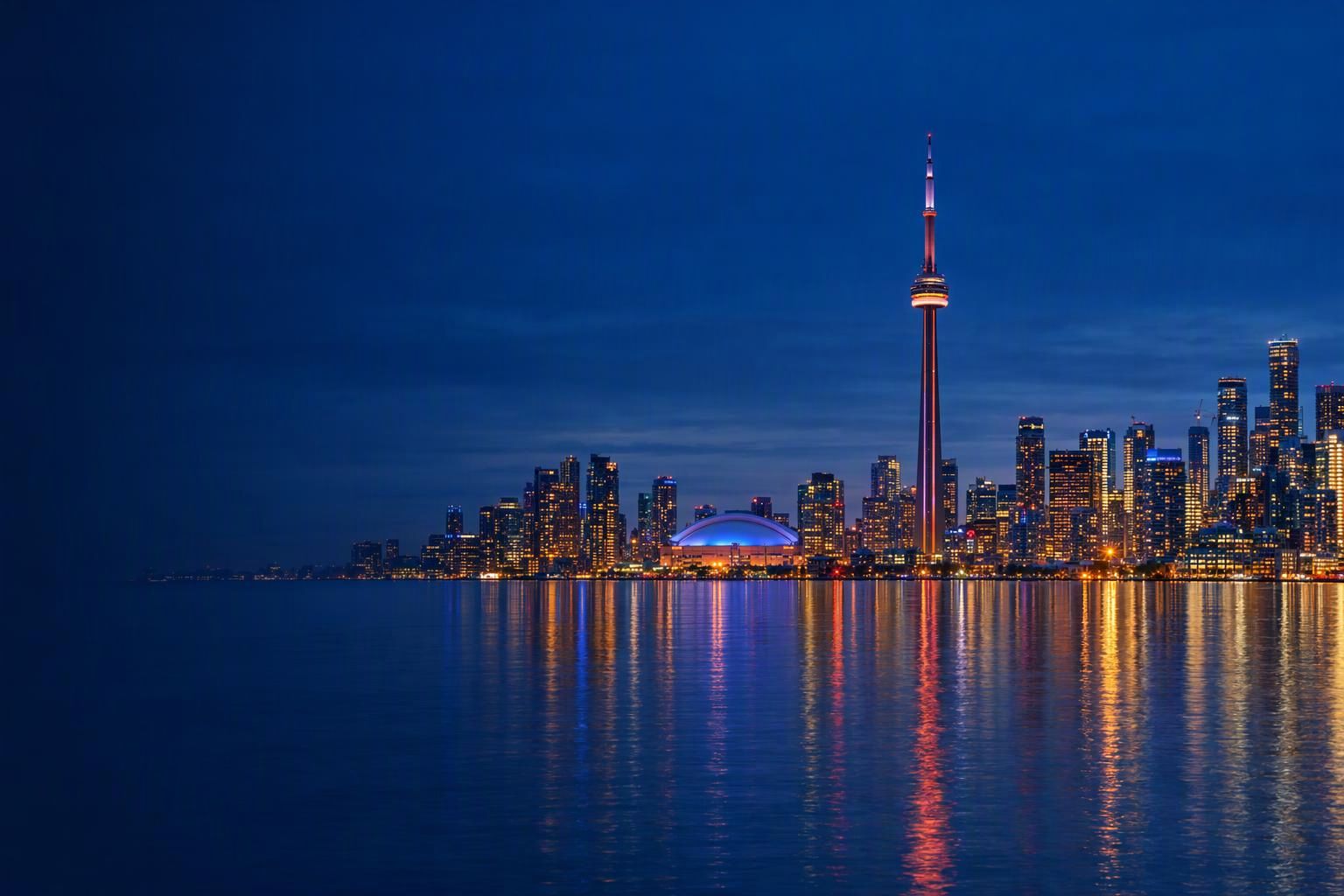 The CN Tower and the Toronto skyline at dusk